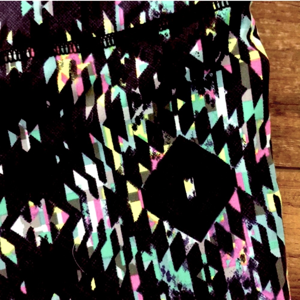 NWOT Victoria’s Secret VSX Knockout Tribal Kaleidoscope Leggings Tights XS - Picture 10 of 15